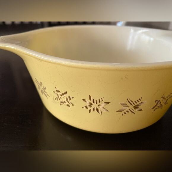 Vintage PYREX ‘Town and Country Stitch Star Snowflake’ #472 Casserole Dish - Picture 2 of 7